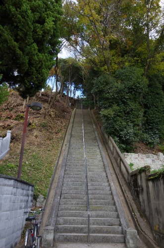 配水池公園への階段…登りたくない(^_^;)降りる時に通って地獄w