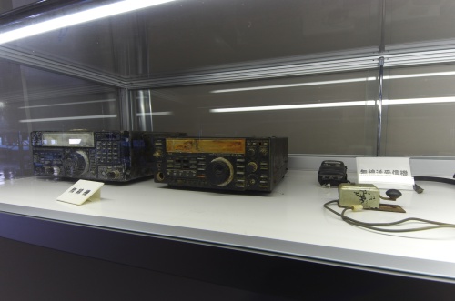 チンケな電鍵とアイコム製無線機と受信機