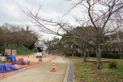 大濠公園に隣接する舞鶴公園の福岡城跡へ…工事中でしたが花見の季節は凄そう。